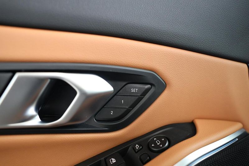 BMW Řada 3 320d xDrive Touring - fotka 23 z 27