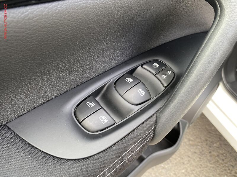 Nissan Qashqai (2018) 1.2TCe, ČR, Klima - fotka 14 z 19