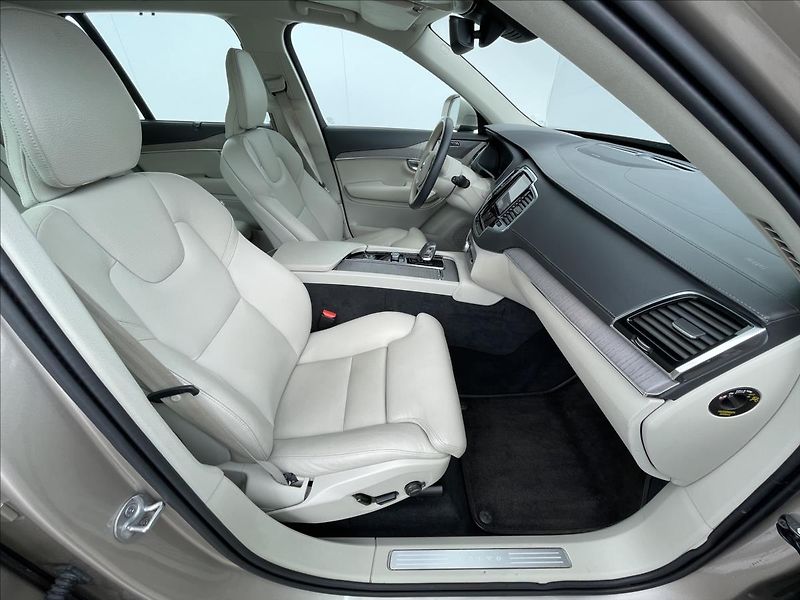 Volvo XC90 2,0 B5 AWD Plus Bright WEBA+TZ - fotka 18 z 25