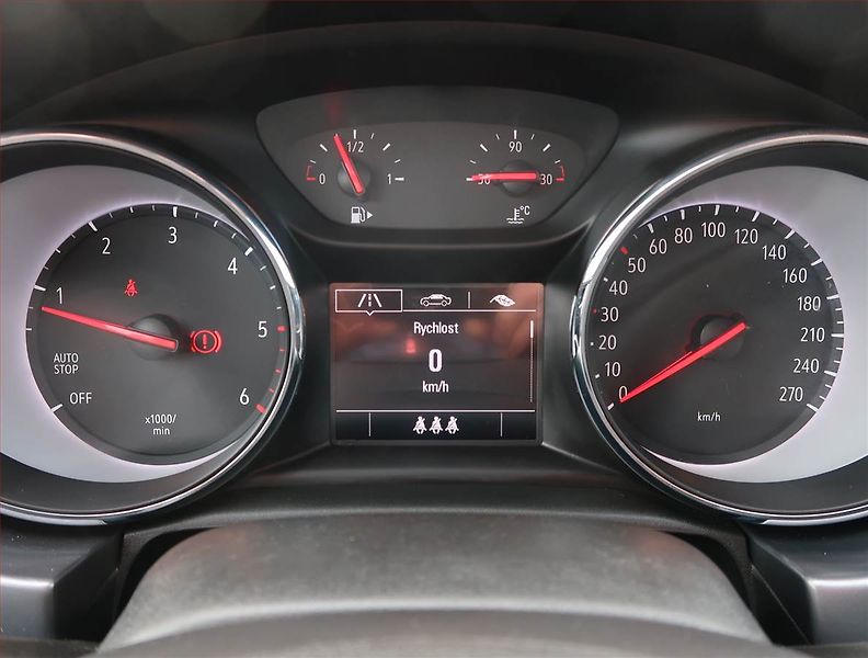 Opel Astra (2019) 1.6 CDTI, Tempomat - fotka 11 z 18