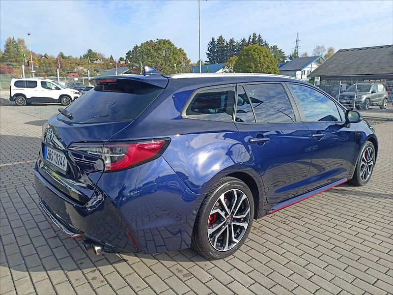 Toyota Corolla 2,0 2.0 Hybrid e-CVT  Comfort - fotka 3 z 16