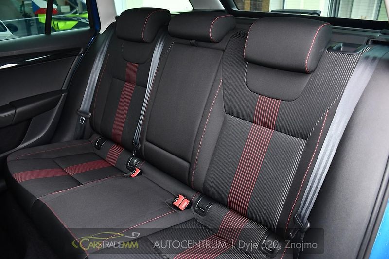 Škoda Octavia 1,6 TDI DSG STYLE & DYNAMIC - fotka 14 z 53