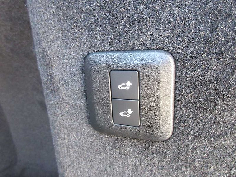 Land Rover Range Rover Sport 3,0 SDV6 HSE D250 4x4 aut. - fotka 41 z 46