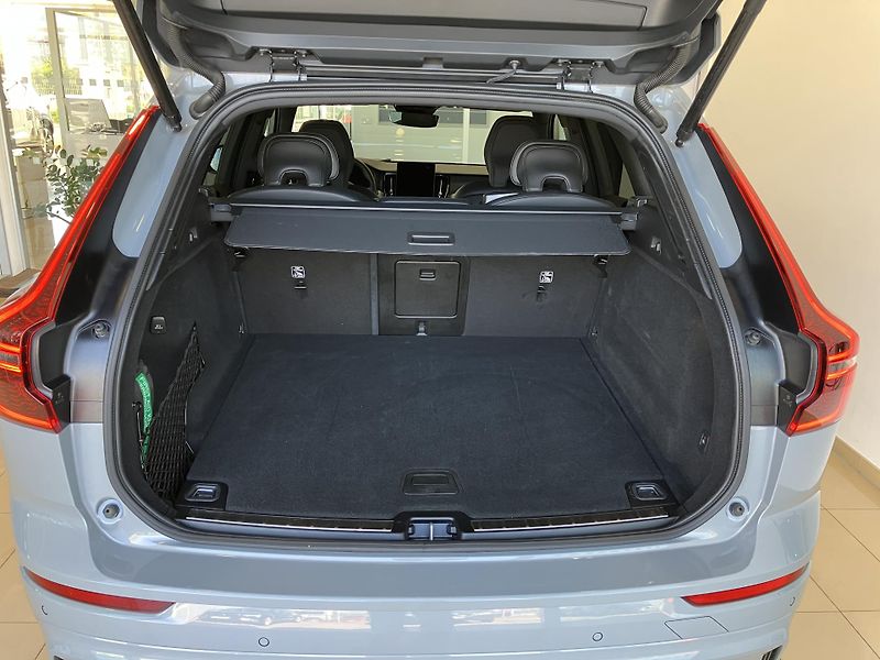Volvo XC60 B5 AWD Black Edition Plus AT8 - fotka 10 z 47