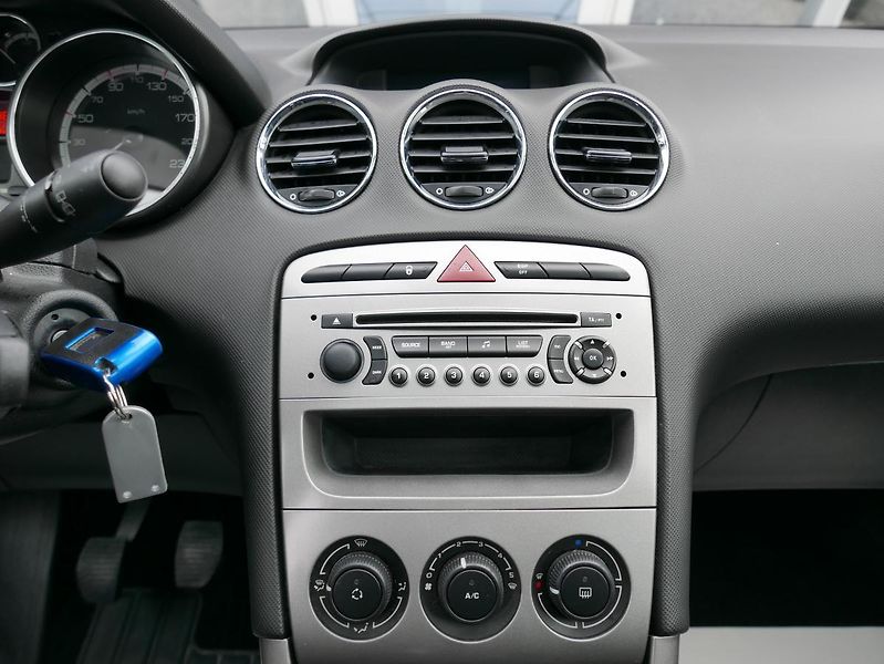 Peugeot 308 1,6 HDI 80kW SW Panorama Sport - fotka 34 z 40
