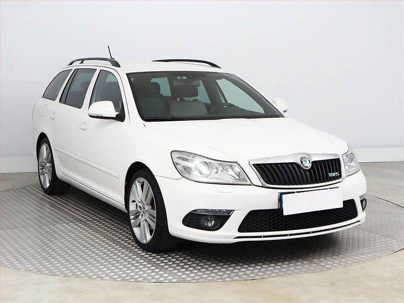 Škoda Octavia (2010) RS 2.0 TSI, Navi, Xenony - fotografie inzerátu