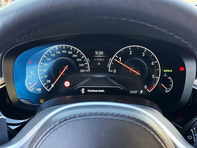 BMW Řada 5 520d xDrive Touring - fotka 10 z 18