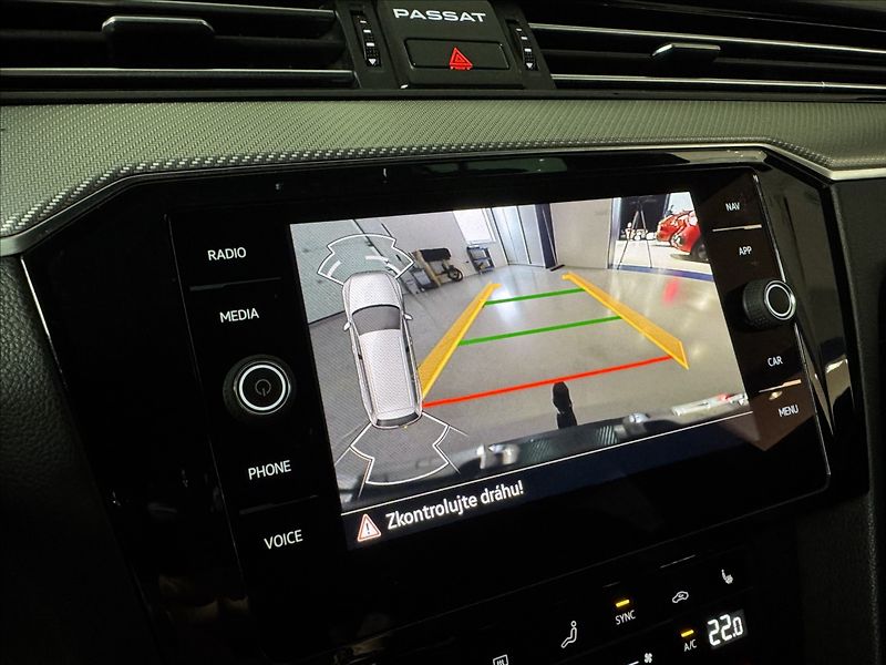 Volkswagen Passat 2,0 TDi  DSG R-Line LED Assist - fotka 36 z 44