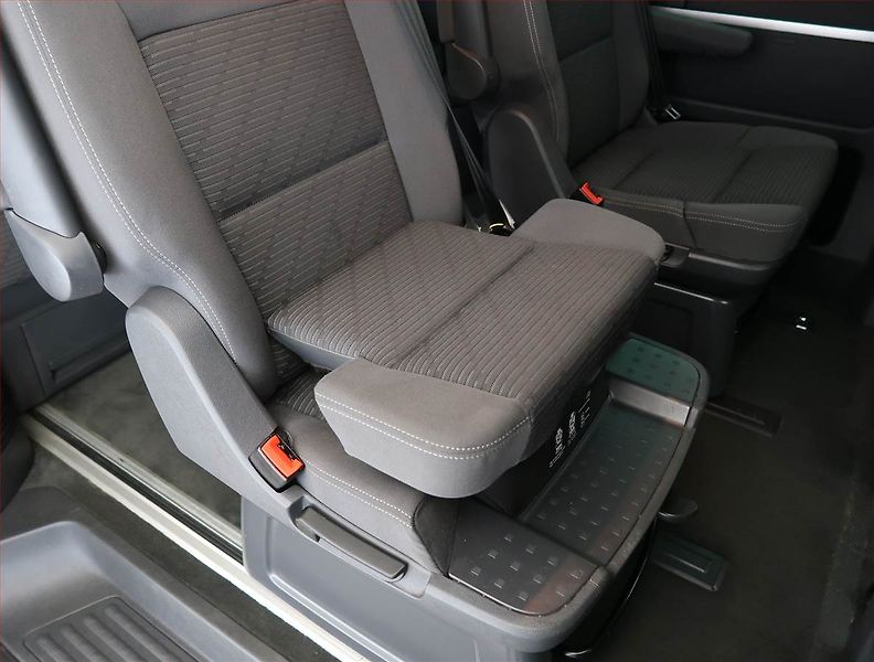 Volkswagen Multivan (2013) Comfortline 2.0 TDI 4Motion - fotka 16 z 24