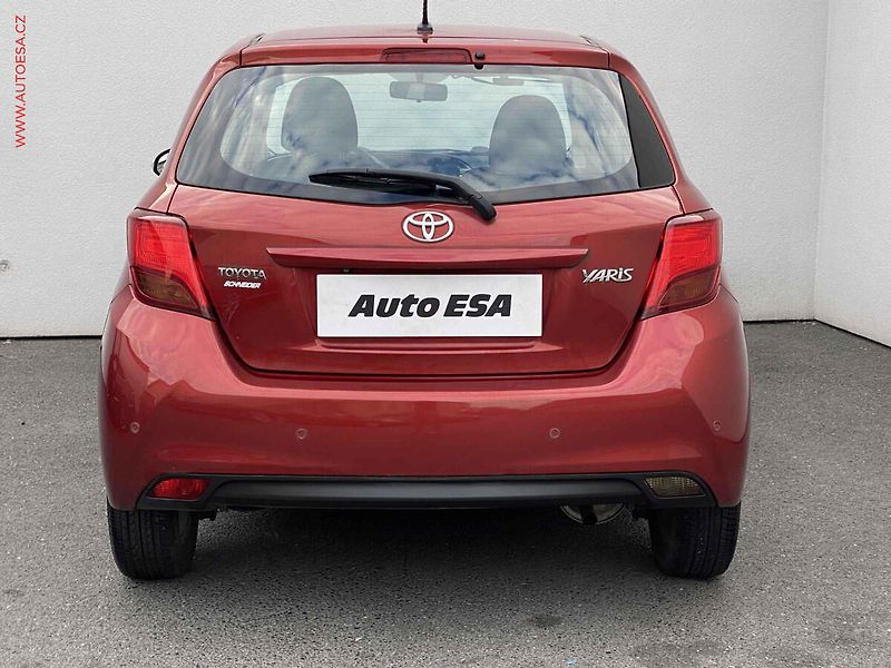 Toyota Yaris (2014) 1.0VVT-i, Comfort, kamera - fotka 5 z 17