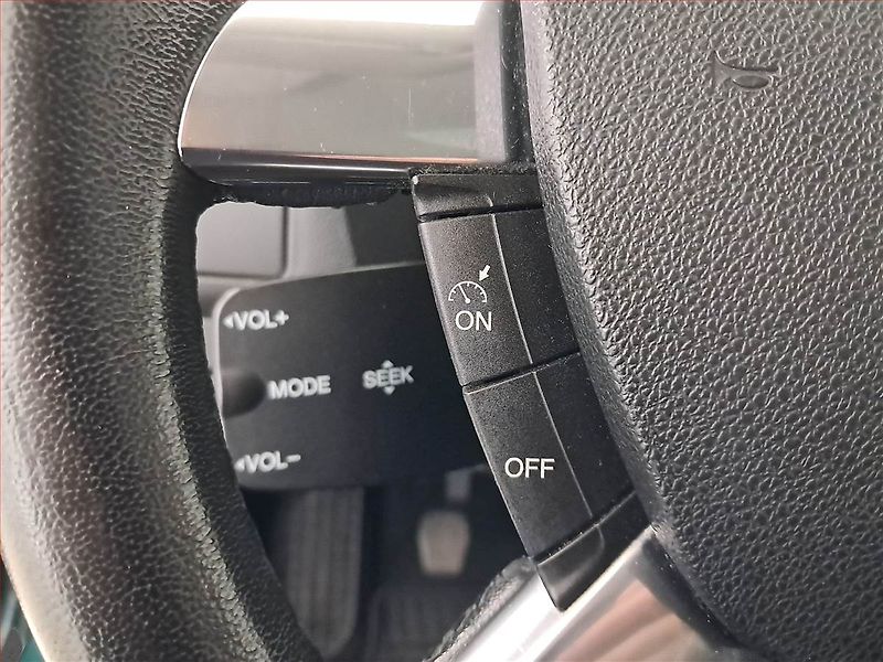 Ford Focus (2008) 1.6 16V, nová STK - fotka 16 z 17