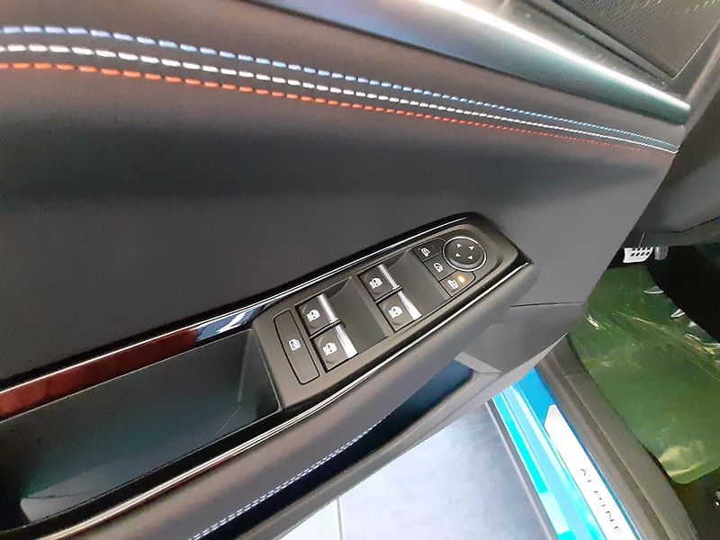 Renault Rafale (2026) esprit Alpine hybrid 200 - fotka 13 z 18