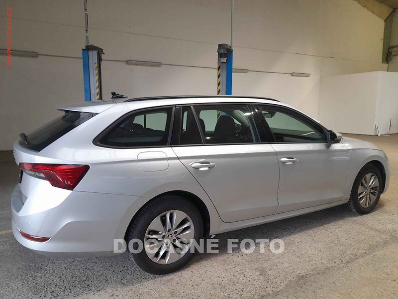 Škoda Octavia (2022) 2.0 TDi, ČR, LED, autoAC - fotka 2 z 3