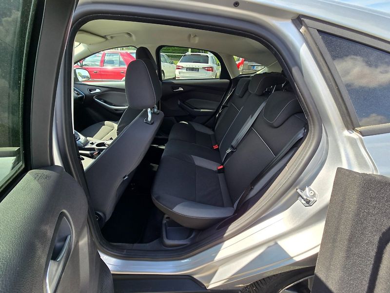 Ford Focus (2011) 1.6i 77KW garance km - fotka 12 z 25