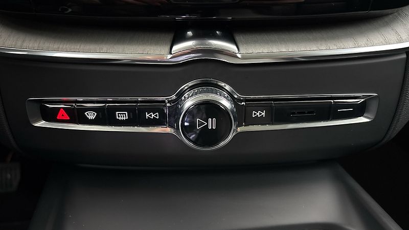 Volvo XC60 2.0 T8 AUT AWD Ultra Dark - fotka 13 z 36