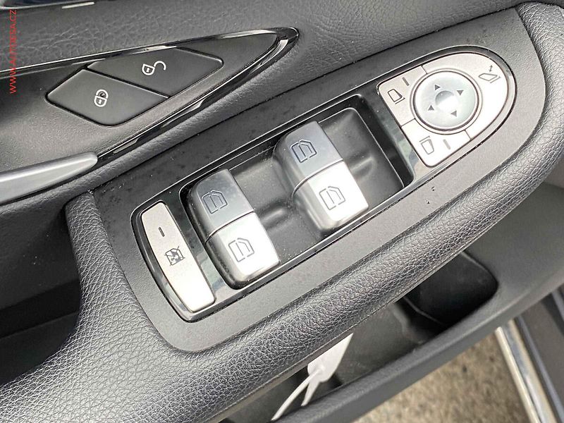 Mercedes-Benz Třídy C (2016) 1.6, AT, LED - fotka 11 z 20