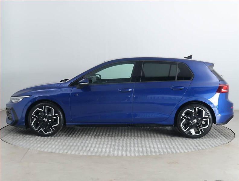 Volkswagen Golf (2026) R-Line 1.5 TSI - fotka 3 z 19