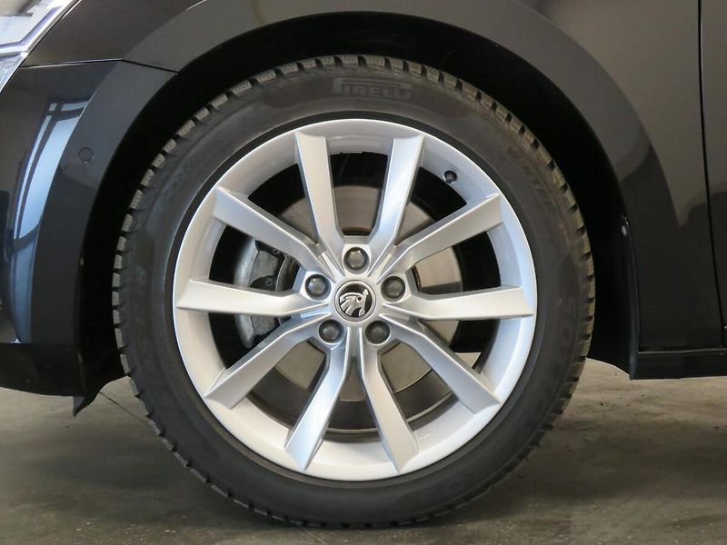 Škoda Superb - fotka 9 z 25