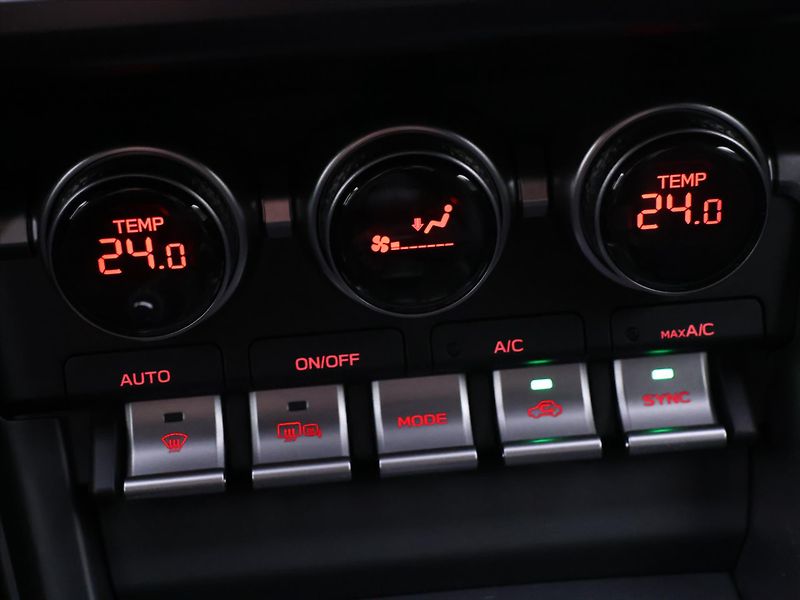 Toyota GR86 2,4 Boxer 172kW Executive DPH - fotka 26 z 38