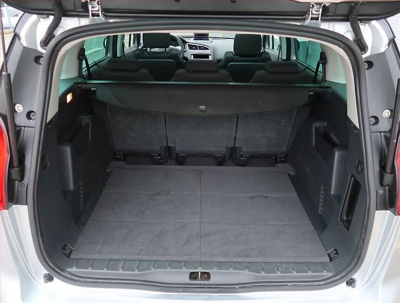 Peugeot 5008 (2011) 2.0 HDI, Navi, Tempomat - fotka 14 z 25