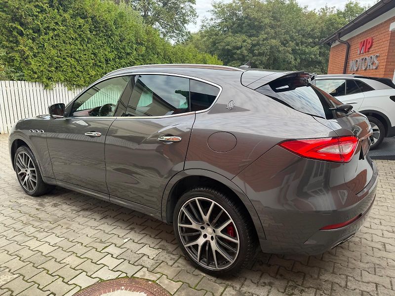 Maserati Levante SQ4-316KW-4x4-H&K-R21-ČR - fotka 3 z 34