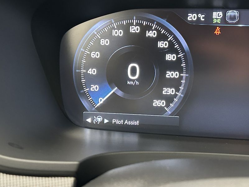 Volvo V90 2.0 D5 4x4 R-Design - fotka 18 z 30