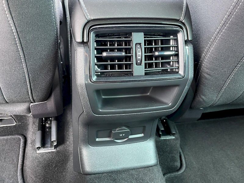 Škoda Karoq (2023) 1.5 TSI 110kW Sportline DSG - fotka 25 z 35