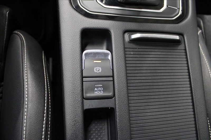 Volkswagen Passat 2,0 TDI DSG ELEGANCE 1.MAJ. CZ - fotka 27 z 37