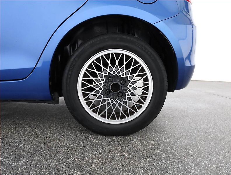 Suzuki Swift (2015) 1.2 - fotka 15 z 15