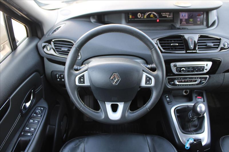 Renault Scénic 1,6 dCi  KEYLESS,7.MÍST,BOSE - fotka 10 z 34