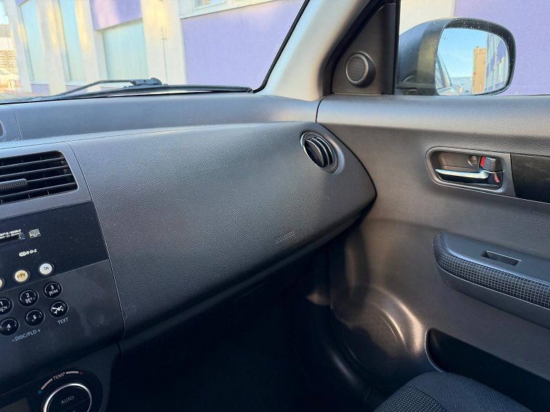 Suzuki Swift 1,3 16V 4x4 / sada pneu / - fotka 21 z 21