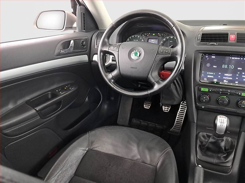 Škoda Octavia (2007) Scout 2.0, 4X4, Navi, Xenony - fotka 7 z 20