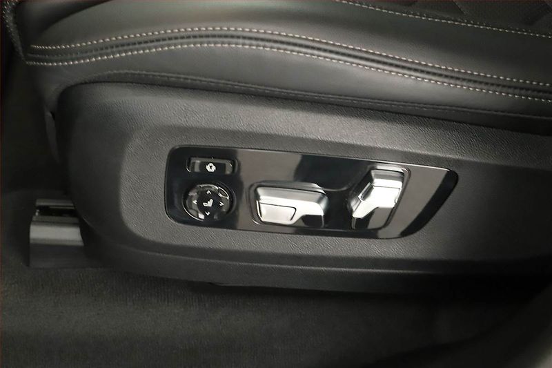 BMW X5 (2025) xDrive30d, M Paket, Vzduch - fotka 19 z 22