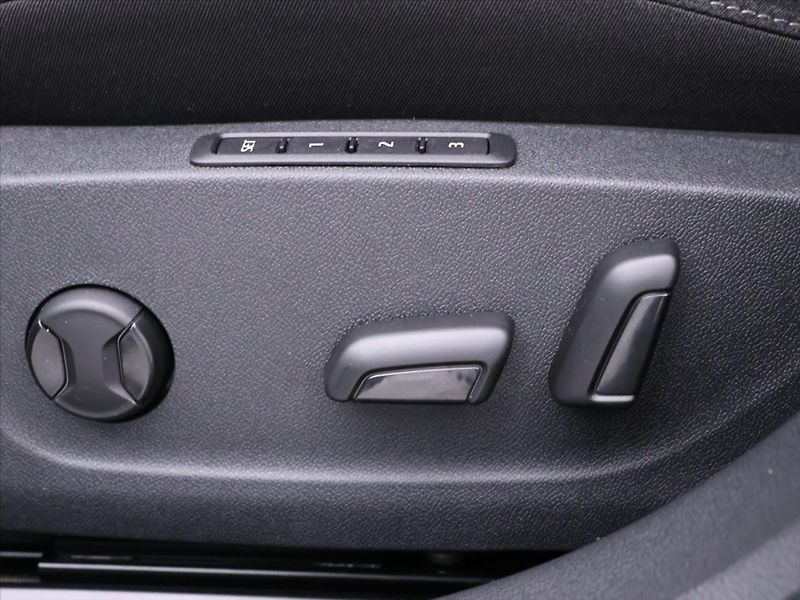 Škoda Octavia 2,0 TDI 110kW DSG Sportline DP - fotka 17 z 40