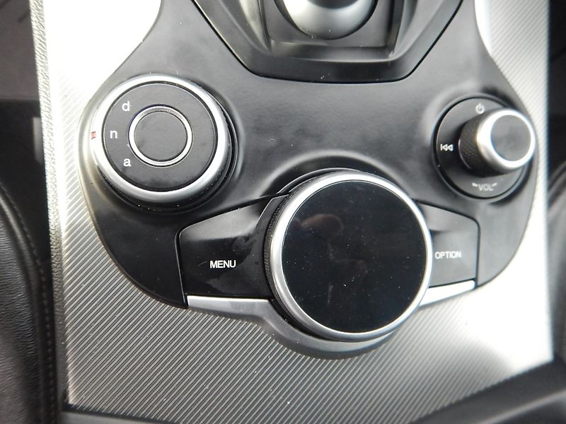 Alfa Romeo Stelvio 2.2 JTD Q4 AUTOMAT - fotka 23 z 27