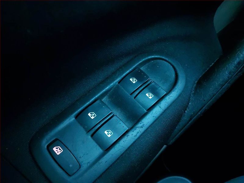 Renault Mégane (2005) 1.6 16V , ČR,1.maj, nová STK - fotka 14 z 14