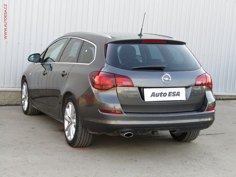 Opel Astra (2011) 1.6 T, Cosmo, bixen, +kola - fotka 6 z 17