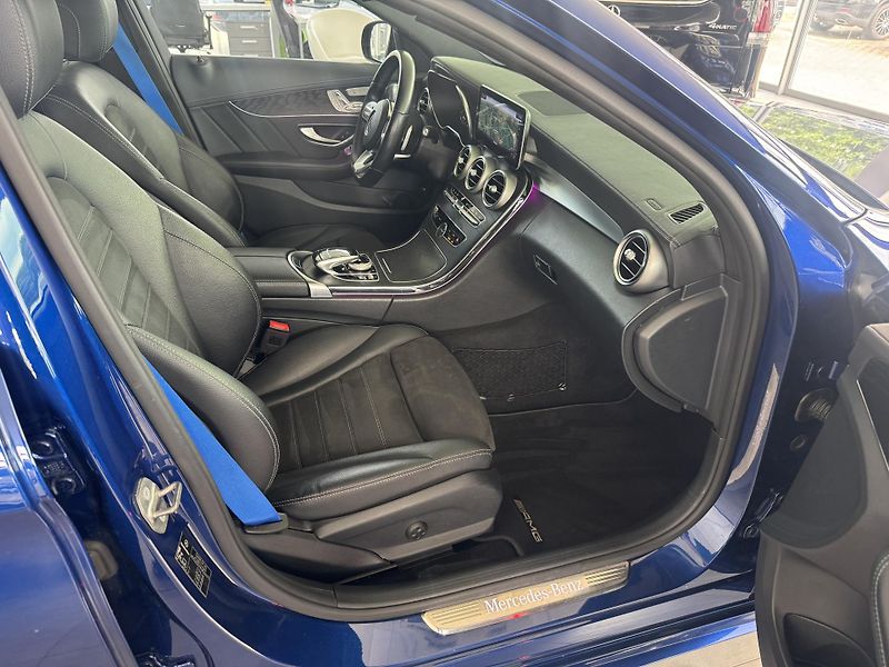 Mercedes-Benz Třídy C (2019) C200 4M AMG LED PANORAMA - fotka 14 z 29