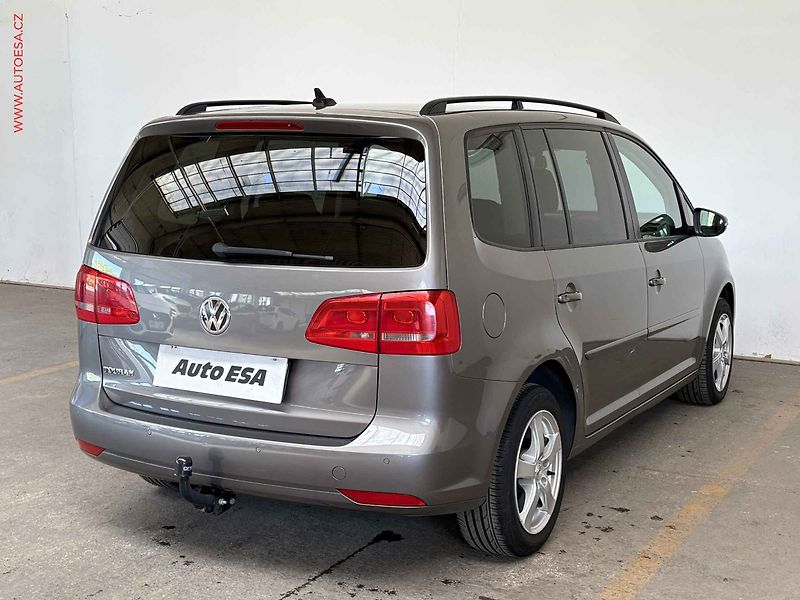 Volkswagen Touran (2011) 1.6 TDI, autoAC - fotka 4 z 15