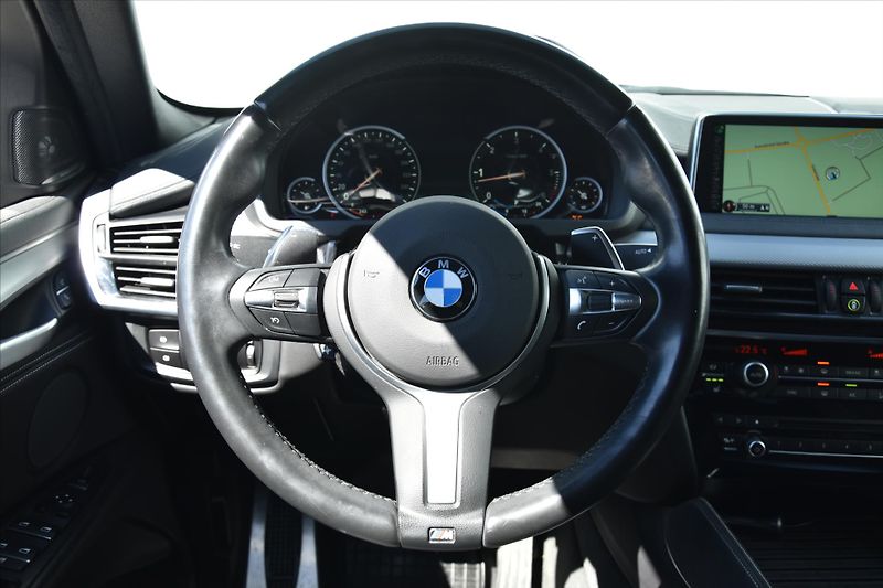 BMW X6 xDrive 30d 190kW M-PAKET ČR - fotka 15 z 28