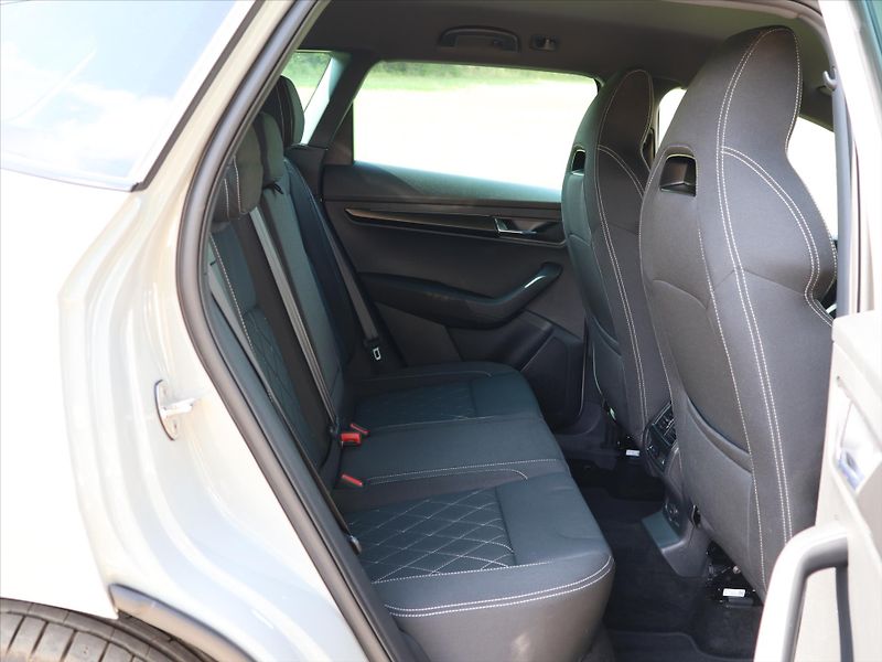 Škoda Karoq 2,0 TDI DSG 4x4 Sportline DPH - fotka 13 z 32