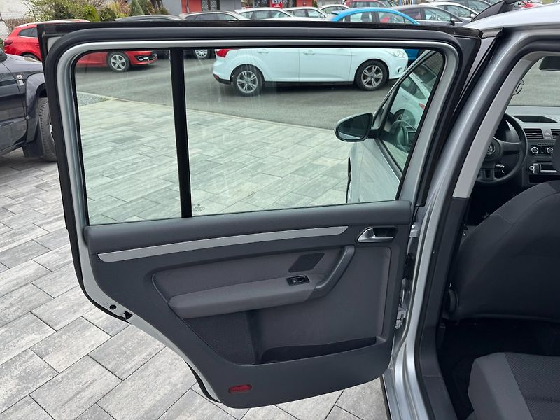Volkswagen Touran (2012) Trendline 1.6 TDI 77kW - fotka 13 z 31
