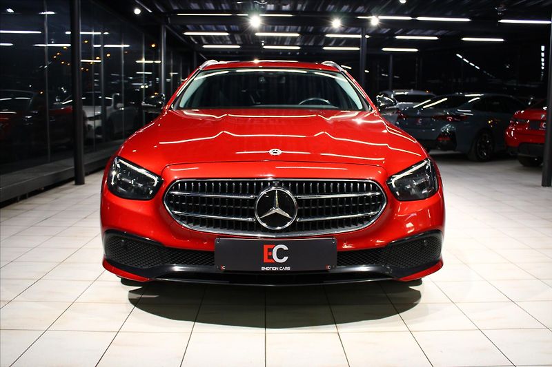 Mercedes-Benz Třídy E 300d 4MATIC DIS+ / 360° / NezT - fotka 2 z 27