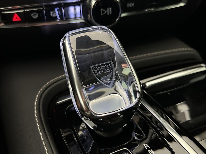 Volvo V60 T6 AWD DARK PLUS 1. maj. - fotka 16 z 49