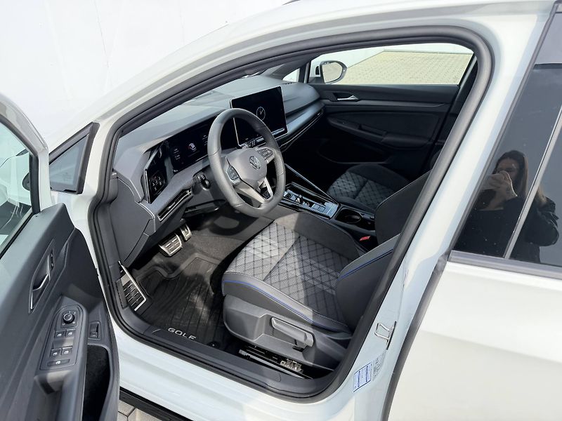 Volkswagen Golf (2026) R-Line People 7DSG mHEV 1,5eTS - fotka 5 z 26