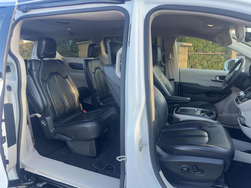 Chrysler Pacifica (2022) 3,6 8 míst 360 DVD Radar  2022 - fotka 8 z 19
