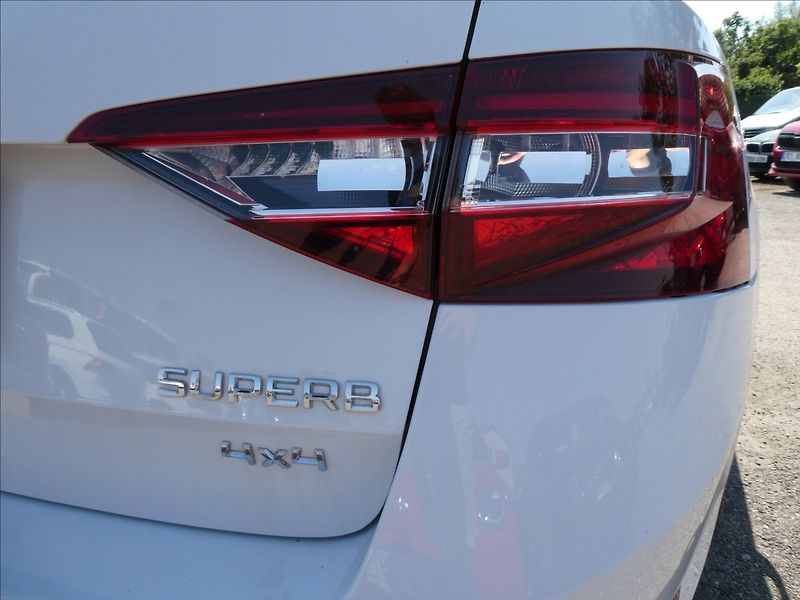 Škoda Superb 2,0 TDi 140kW DSG 4x4,STYLE,ČR - fotka 10 z 49