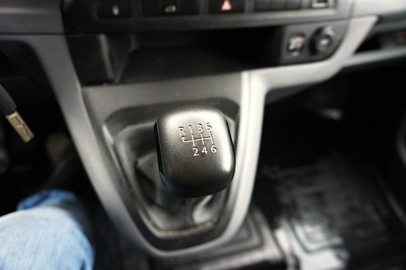 Toyota ProAce (2021) 2,0 D-4D 90 kW - fotka 21 z 28