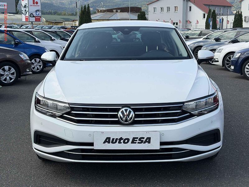 Volkswagen Passat (2019) 1.5 TSi, ČR, AC, tempo, park - fotka 2 z 18