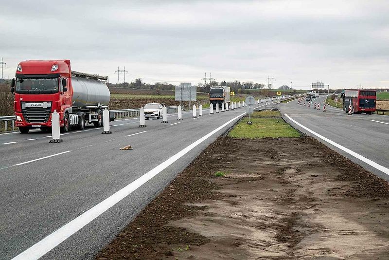 Fototermín v rámci ukázky postupu stavby dálnice D1 Říkovice–Přerov, 14. listopadu 2025, Přerov.